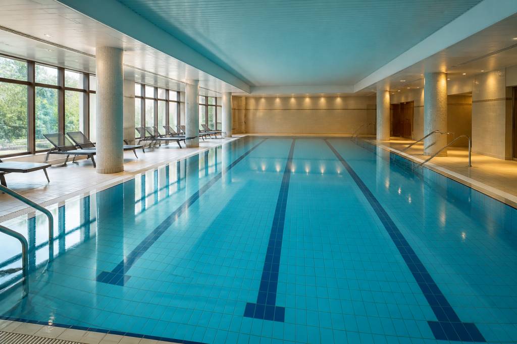 Piscine al chiuso vicino a me: dove nuotare e rilassarsi in ogni stagione